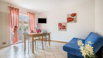 Fernseher, Tischtennisplatte