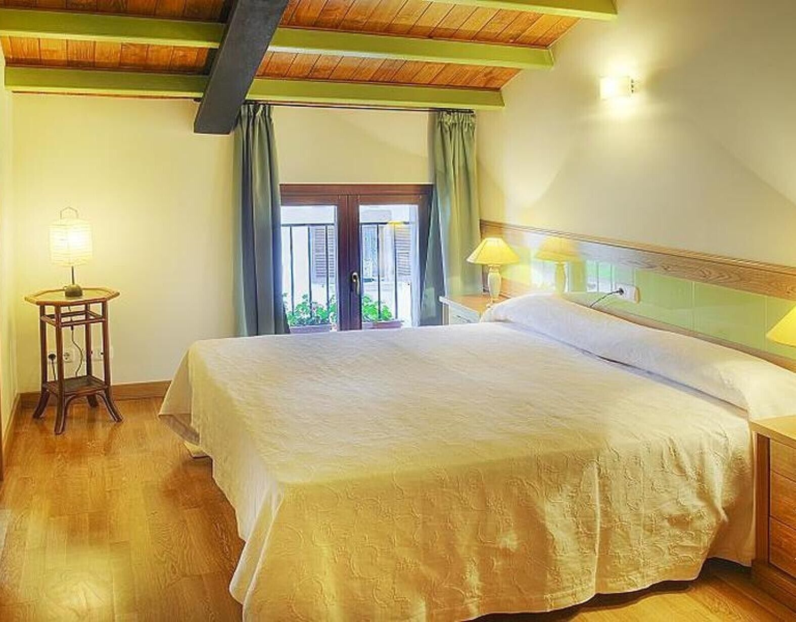 3 bedrooms, iron/ironing board, free WiFi