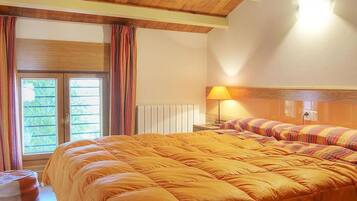 3 bedrooms, iron/ironing board, free WiFi