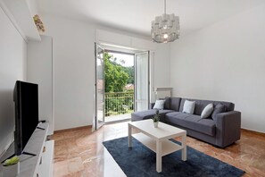 TV - Apartment 'Mare E Collina' with Mountain View, Private Terrace and Wi-Fi (Casarza Ligure)