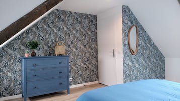 2 bedrooms, iron/ironing board, travel cot, free WiFi