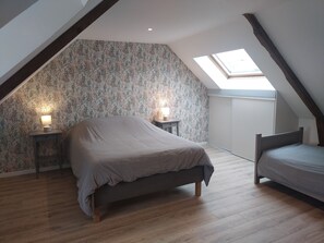 2 chambres, fer et planche à repasser, lit parapluie, Wi-Fi gratuit