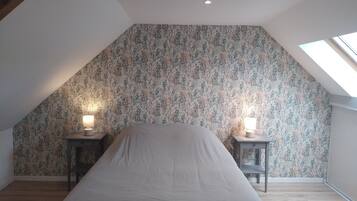 2 bedrooms, iron/ironing board, travel cot, free WiFi