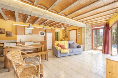 Cal Maso with Whirlpool, adapted accommodation in a rural and quiet environment