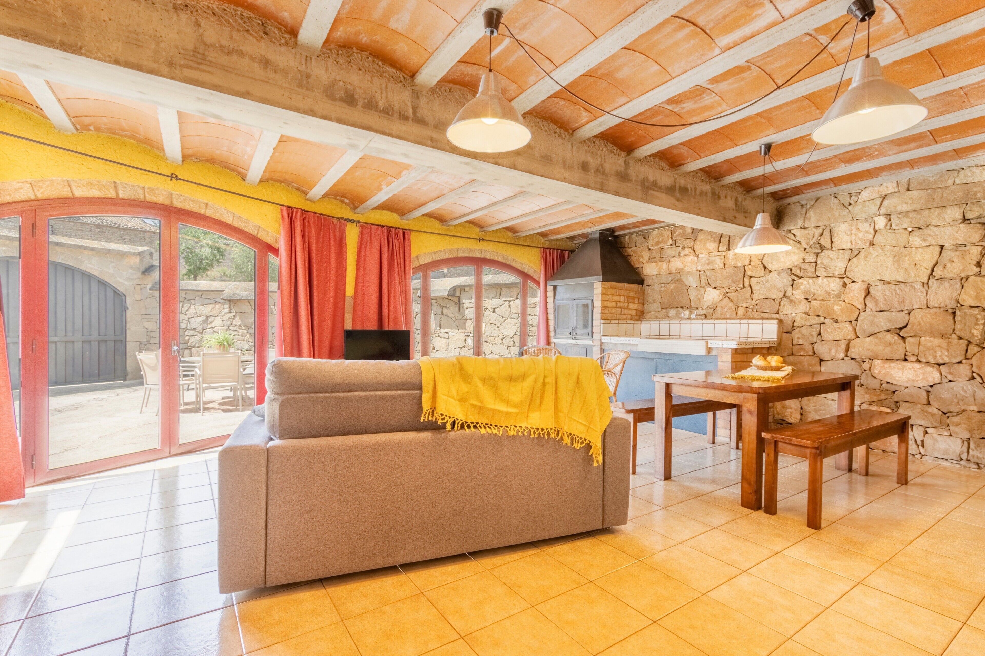 Televisión, chimenea y tenis de mesa 