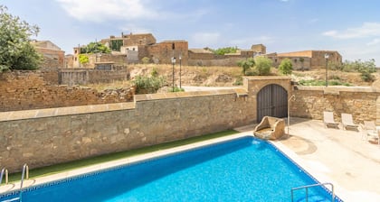 Cal Maso with Whirlpool, adapted accommodation in a rural and quiet environment