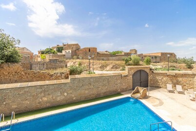 Cal Maso with Whirlpool, adapted accommodation in a rural and quiet environment