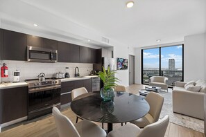 Luxury Condo, City View | Private kitchen - Luxury Spacious Condo at Downtown Miami (Miami)