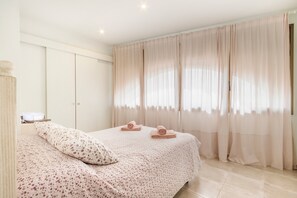 2 bedrooms, desk, iron/ironing board, free WiFi - El Paller de Cal Maso, adapted rural accommodation, in Hostafrancs (Hostafrancs)