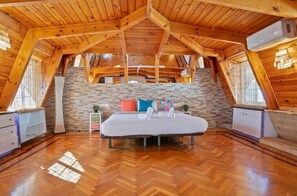7 bedrooms, free WiFi, bed sheets - Holiday Home 'Villa Noemi 1954' with Private Pool, Wi-Fi and Air Conditioning (Olivella)