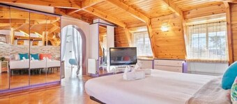 Holiday Home 'Villa Noemi 1954' with Private Pool, Wi-Fi and Air Conditioning