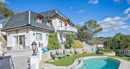 Holiday Home 'Villa Noemi 1954' with Private Pool, Wi-Fi and Air Conditioning