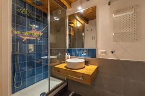 Bathroom - Casa Abbanniata a Ballaro' by Wonderful Italy (Palermo)