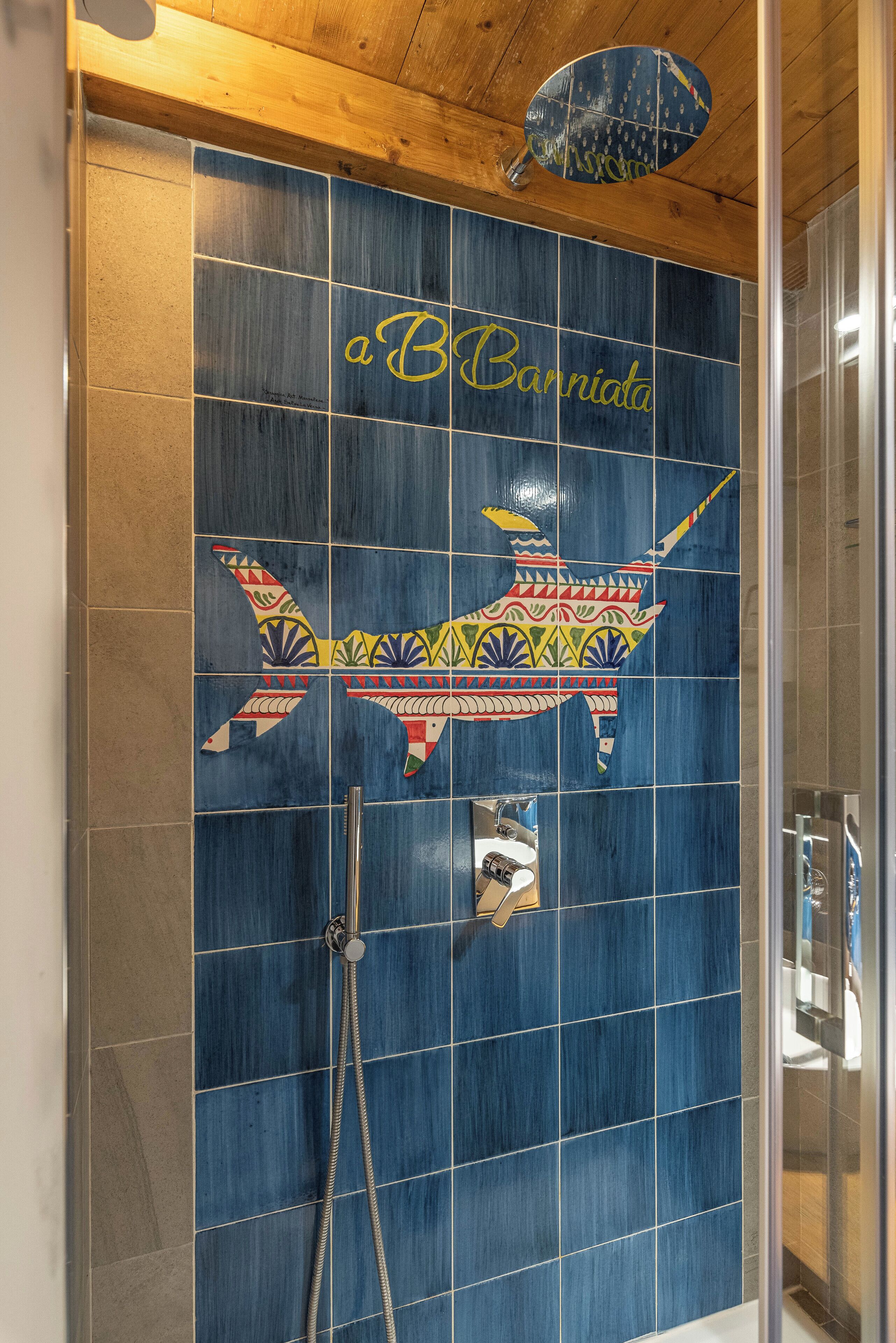 Apartment | Bathroom | Shower, rainfall showerhead, free toiletries, hair dryer