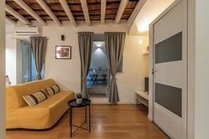 Apartment | Living area | 32-inch flat-screen TV with digital channels - Casa Abbanniata a Ballaro' by Wonderful Italy (Palermo)