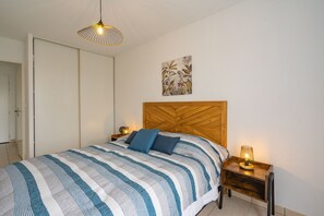 1 bedroom, iron/ironing board, free WiFi, bed sheets - Apartment 'Evasion Charentaise' with Shared Pool, Balcony and Wi-Fi (Marennes-Hiers-Brouage)