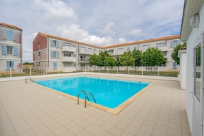 Pool - Apartment 'Evasion Charentaise' with Shared Pool, Balcony and Wi-Fi (Marennes-Hiers-Brouage)