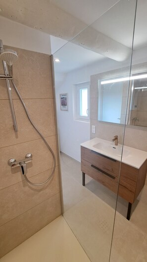 Shower, hair dryer, towels, soap - Domainde des Preyauts, le Mazet (Caromb)