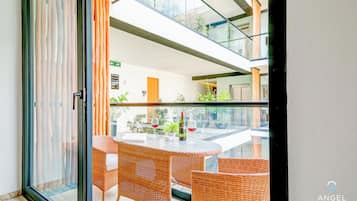 Estudio ejecutivo, 1 cama King size, balcón, junto a la playa | Terraza o patio