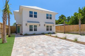 Exterior - *New*~Short walk to beach+Private Salt Water Pool (Panama City Beach)