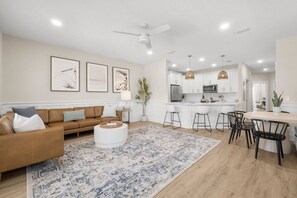 TV - *New*~Short walk to beach+Private Salt Water Pool (Panama City Beach)