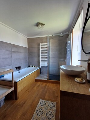 Hair dryer, towels, soap, toilet paper - Maison de Campagne Proche de la mer (Maupertus-sur-Mer)