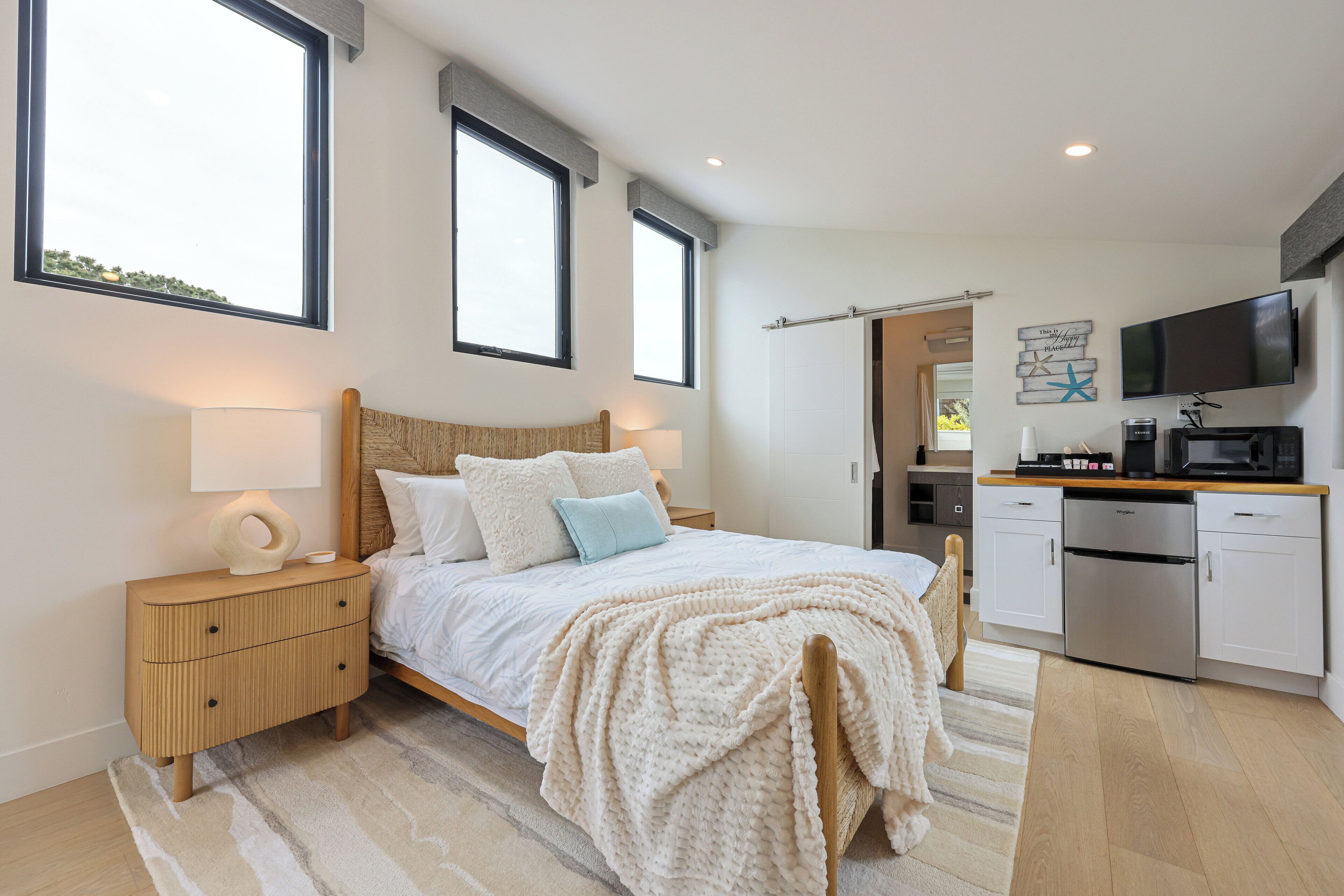 1 bedroom, desk, iron/ironing board, WiFi