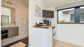 Fridge, microwave, coffee/tea maker, cookware/dishes/utensils