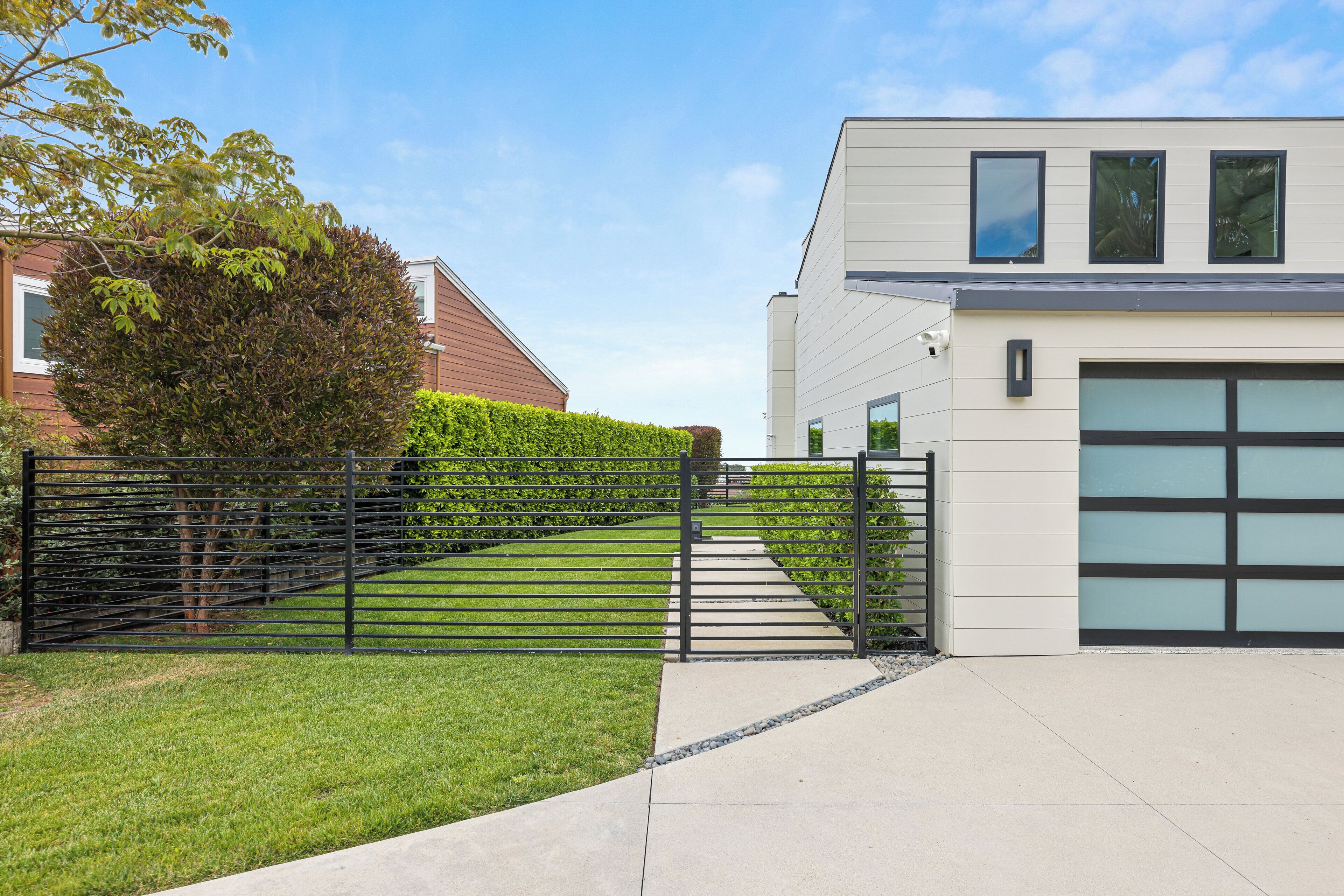 المنشأة من الخارج