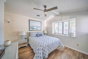 2 bedrooms, Internet - 154 Gulf Dr. - Endless Summer - 2 Queens, Golf Cart & Wifi Included (Panama City Beach)