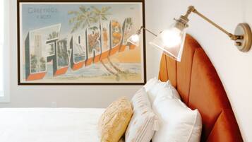 8 bedrooms, desk, iron/ironing board, travel crib