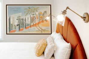 8 bedrooms, desk, iron/ironing board, travel crib