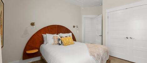 8 bedrooms, desk, iron/ironing board, travel cot