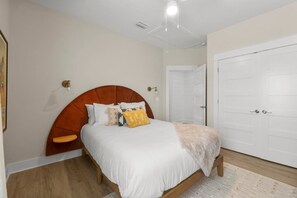 8 bedrooms, desk, iron/ironing board, travel crib