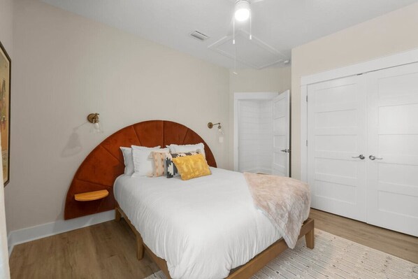8 bedrooms, desk, iron/ironing board, travel cot