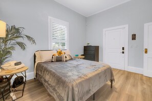 1 slaapkamer, een bureau, gratis wifi, beddengoed