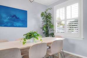 Dining - 917- San Marco Sky Cottage, Pets OK, Near Arenas & Hospitals (Jacksonville)