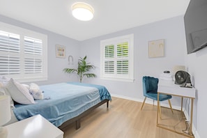3 bedrooms, desk, free WiFi, bed sheets - 919- Shop Till You Drop San Marco, Single Level, Central to Fun & Arenas (Jacksonville)