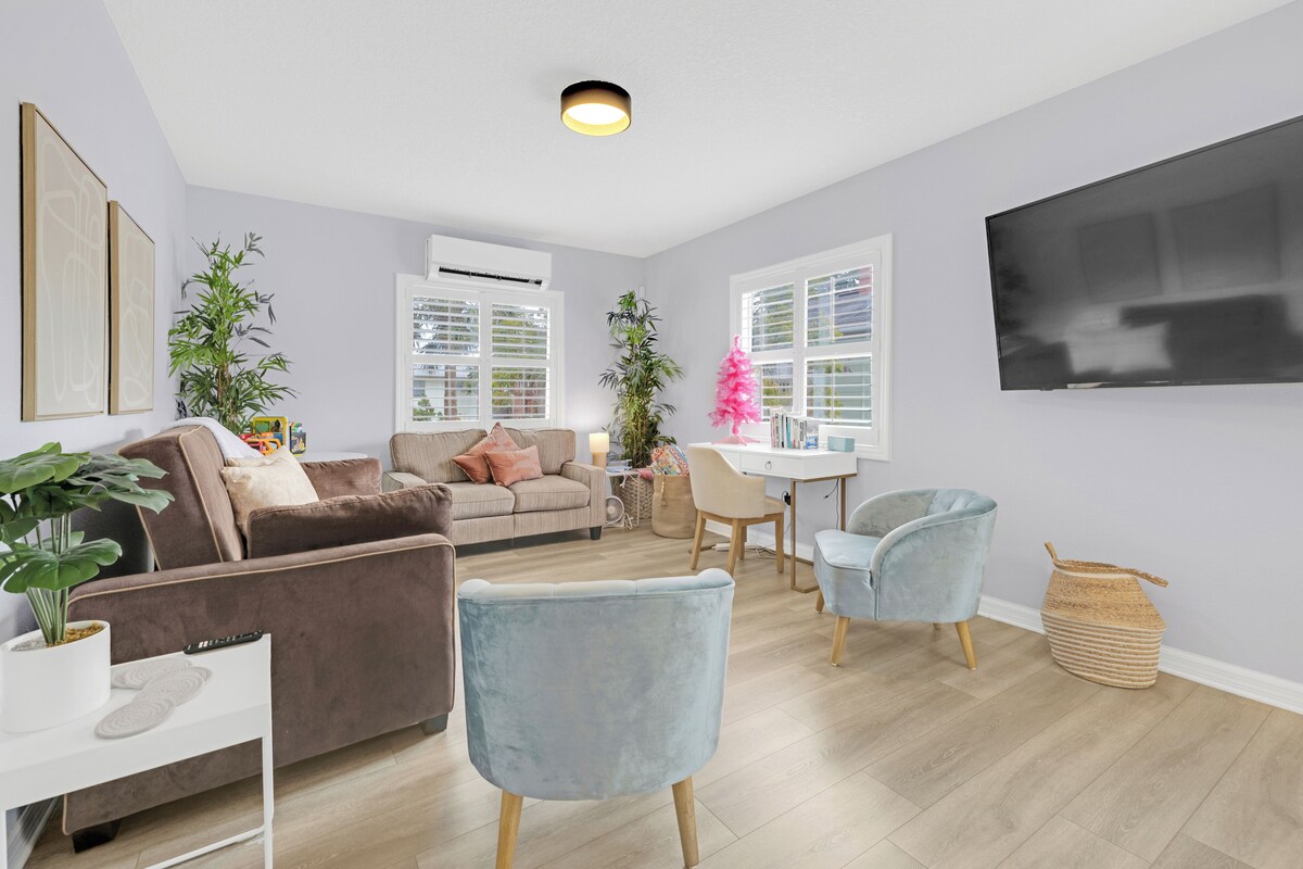 921- Single Level Home, Spacious, Pets Ok, San Marco, Near Hospitals