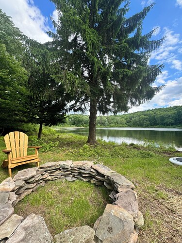 Lakefront Retreat, near All Star Village, in the Catskills