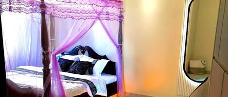 1 dormitori, planxa i posts de planxar, wifi i roba de llit