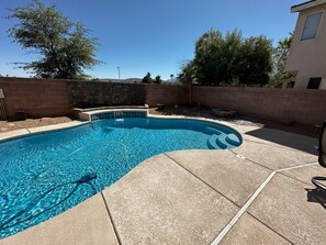 Outdoor pool - Casa Vega- Your Home in Las Vegas (Las Vegas)