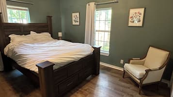 3 bedrooms, desk, travel cot, free WiFi