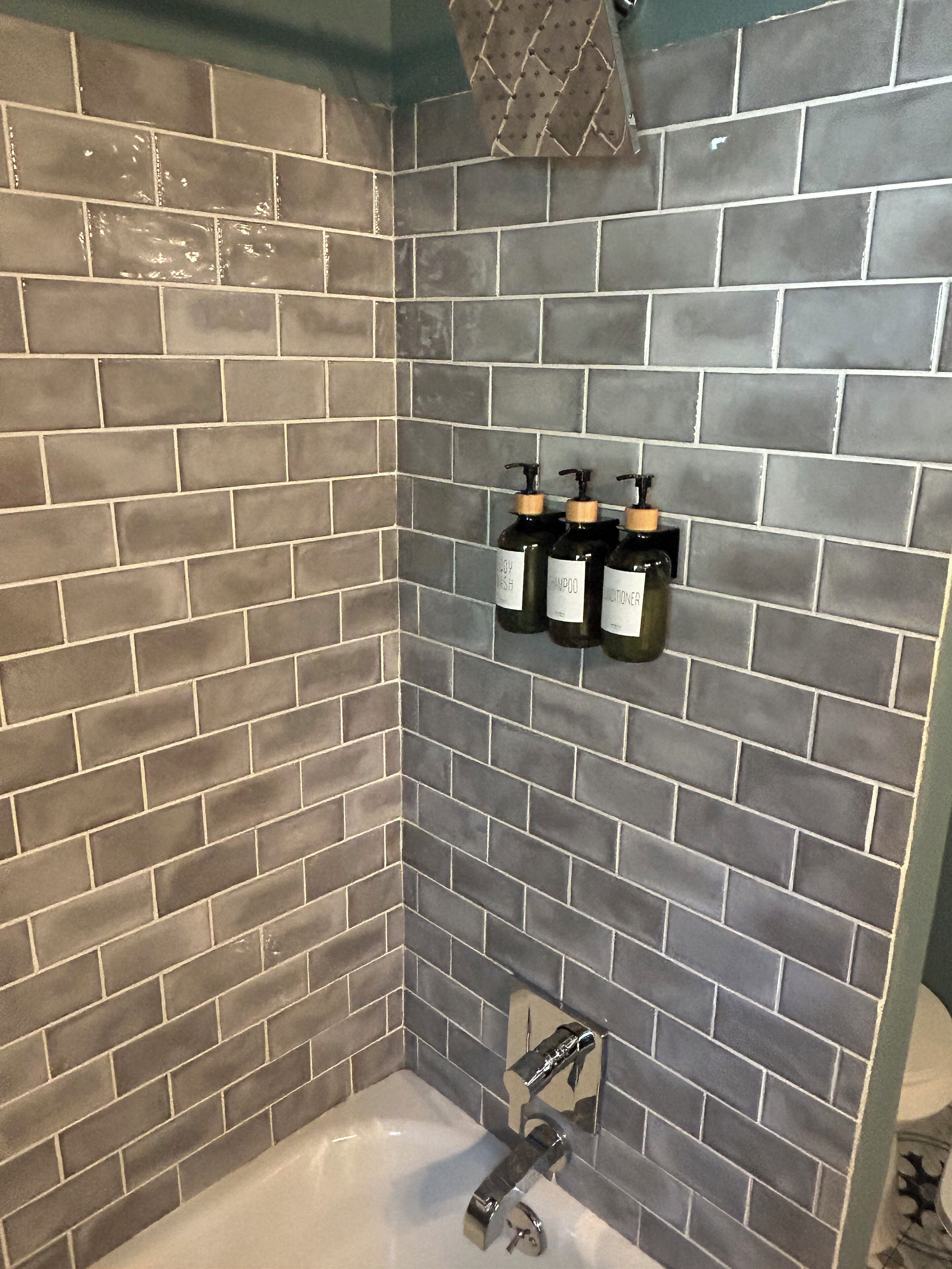 Haartrockner, Handtücher, Seife, Shampoo