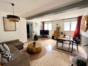 Living area - Garden apartment, town center not far from the station  (Hendaye)