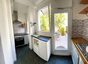 Private kitchen - Garden apartment, town center not far from the station  (Hendaye)