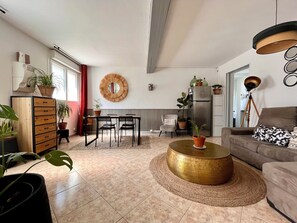 Living area - Garden apartment, town center not far from the station (Hendaye)