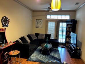 Video games, printers - Galleria Area 1Bd with great pool view, pet friendly!  (Houston)