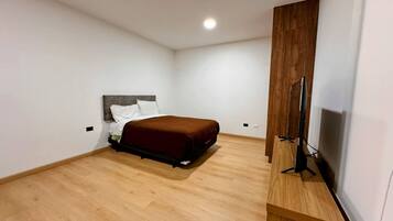 1 habitación, tabla de planchar con plancha, wifi y ropa de cama