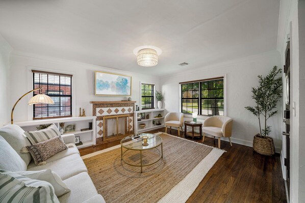 Smart TV - Hot Tub! String Lights! Putting Green!
Near by: TU, Expo Sq, RTE. 66, BOK (Tulsa)